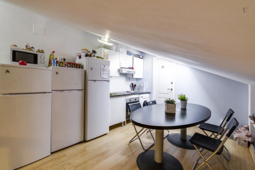 Welcoming double bedroom in proximity of Museo de Cera - Gallery - 13