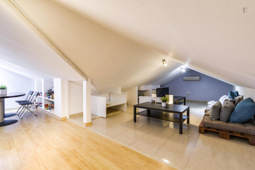 Welcoming double bedroom in proximity of Museo de Cera - Gallery - 20