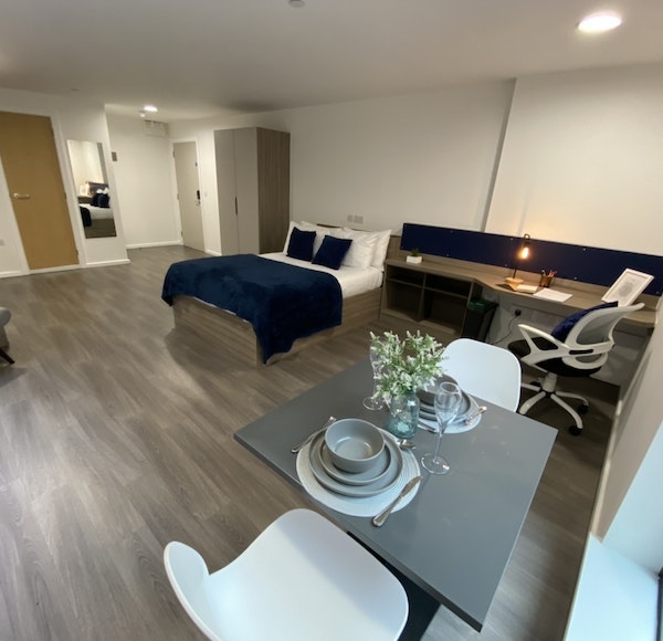  En-Suite Platinum  -  Hollis Croft Roost  - Gallery -  1