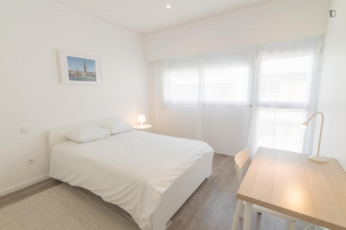 Amazing double bedroom in a 4-bedroom apartment very close to General Torres metro station