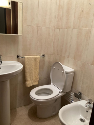 Warm and cosy single bedroom close to Instituto Politécnico and Metro Station - Gallery - 6