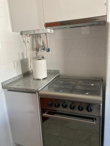 Warm and cosy single bedroom close to Instituto Politécnico and Metro Station - Gallery - 13