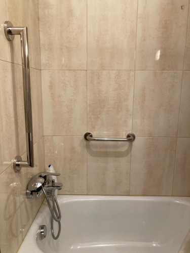 Warm and cosy single bedroom close to Instituto Politécnico and Metro Station - Gallery - 5