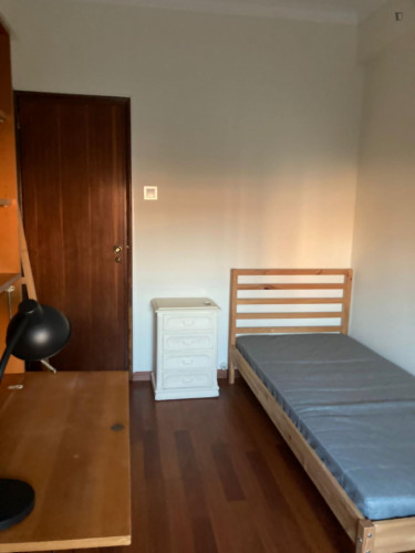 Warm and cosy single bedroom close to Instituto Politécnico and Metro Station - Gallery - 25