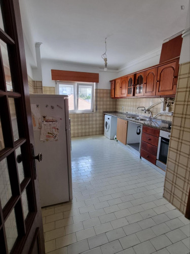 Spacious twin bedroom near the Algueirao-Mem Martins train station - Gallery - 7