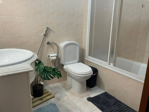 Cosy 2-bedroom apartment with a balcony, near Fonte das Pombas beach