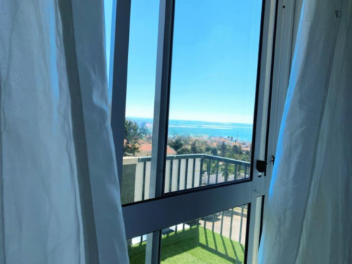 Cosy 2-bedroom apartment with a balcony, near Fonte das Pombas beach