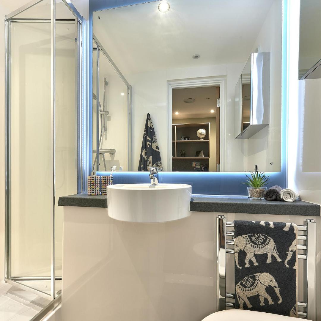 Classic En-Suite - Southampton Crossings - Gallery - 11