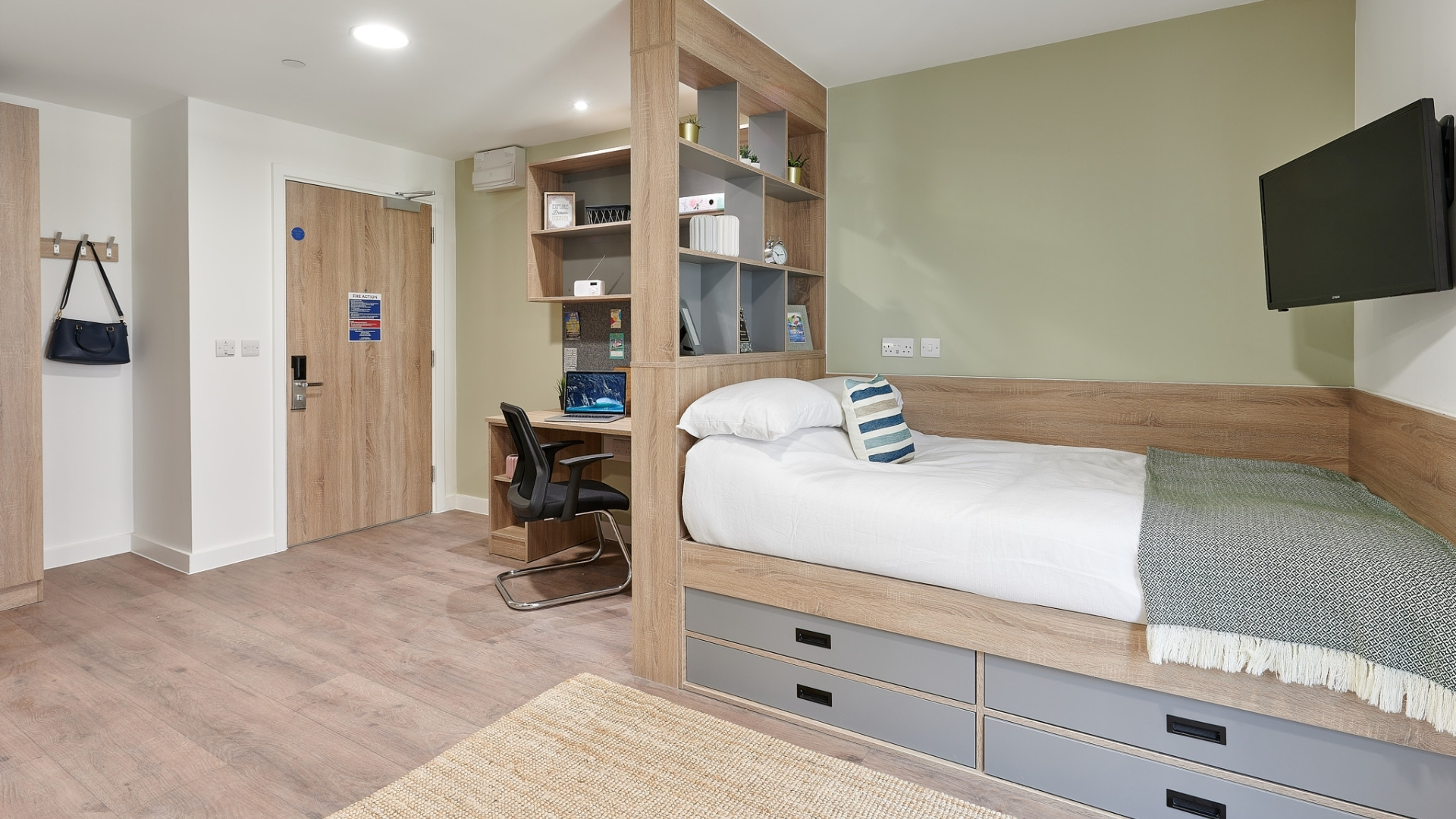 Deluxe Studio - Southampton Crossings - Gallery - 1