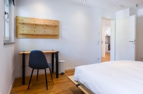 Double bedroom in a stunning apartment of 3 bedrooms in Sendling