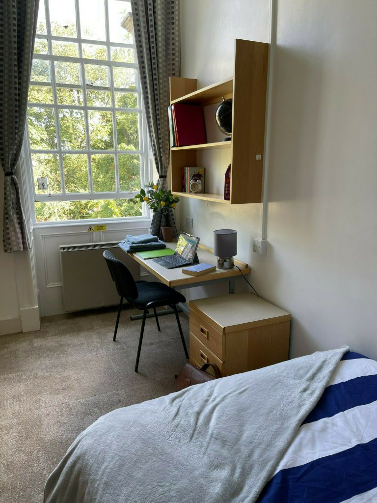 Classic Bedroom - St Mary’s Newcastle - Gallery - 3