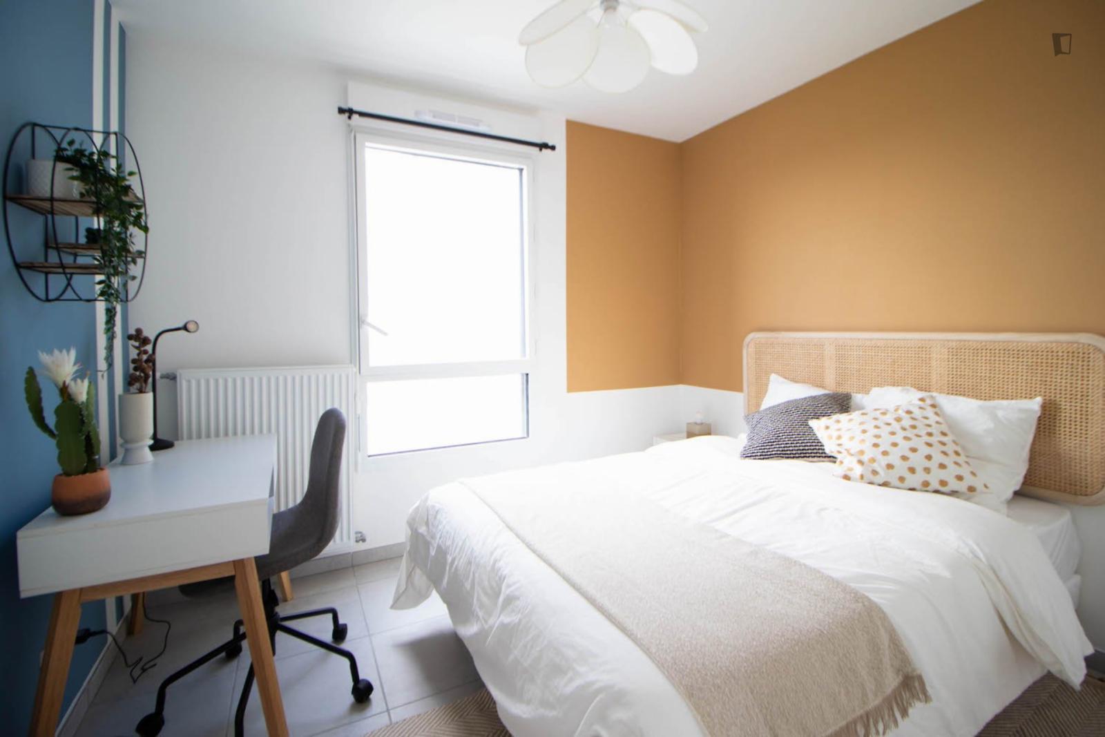 Elegant 10 M² Bedroom Near Lyon - LYO47 - 1