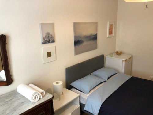 Inviting double bedroom in a 3-bedroom house near Portas de Benfica - Gallery - 5