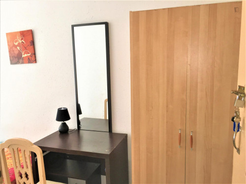 Private Room in Central - Gallery - 5