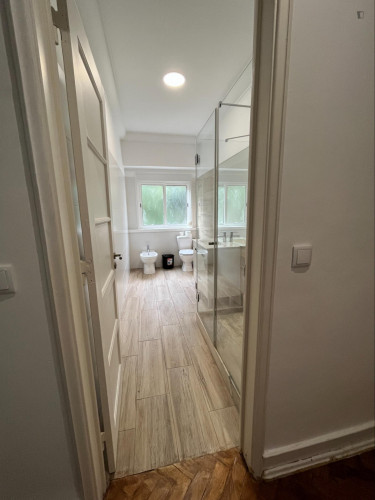 Very cosy twin bedroom near the Roma-Areeiro metro station