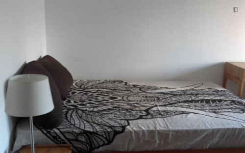 Nice double bedroom with balcony next to Museu Nacional de Arte Antiga