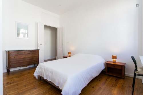 Very modern 7-bedroom apartment near the Anjos metro