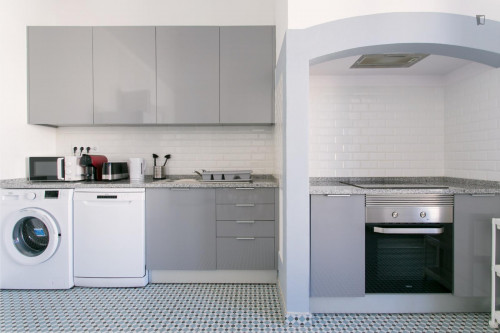 Very modern 7-bedroom apartment near the Anjos metro - Gallery - 31
