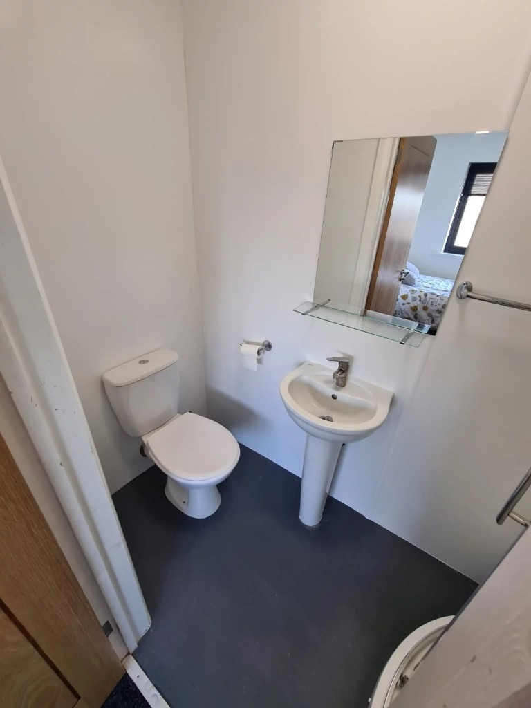  En-Suite Room  -  The Carlton Building  - Gallery -  4
