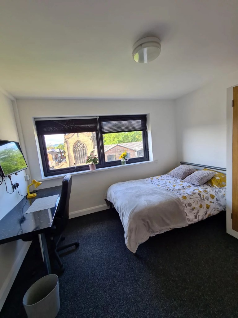  En-Suite Room  -  The Carlton Building  - Gallery -  3