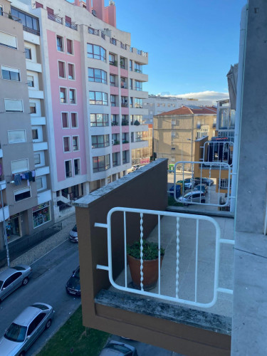 Nice double bedroom close to Agualva-Cacém train station