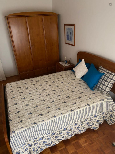 Lovely double bedroom close to Agualva-Cacém train station
