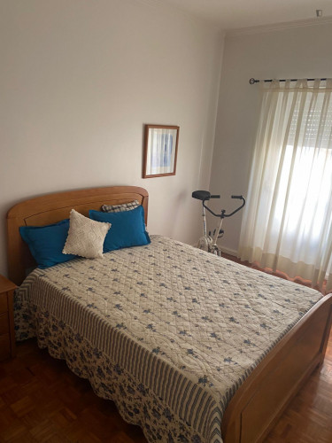 Lovely double bedroom close to Agualva-Cacém train station