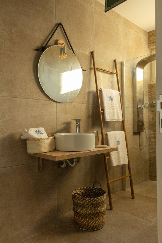 Double Suite - Coastal Coliving Retreat with Surfing & Wellness in Charming Esmoriz - Gallery - 17