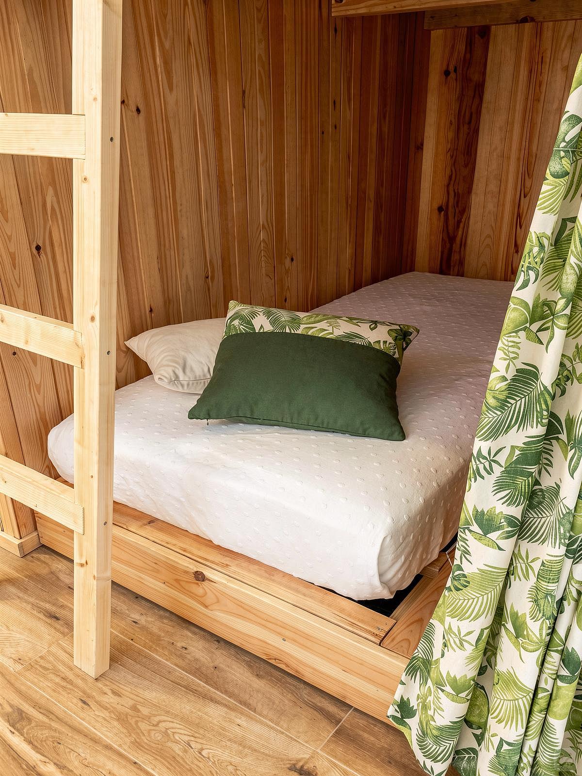 Bed In A 8-Bed Mixed Gender Room - Coastal Coliving Retreat with Surfing & Wellness in Charming Esmoriz - Gallery - 27