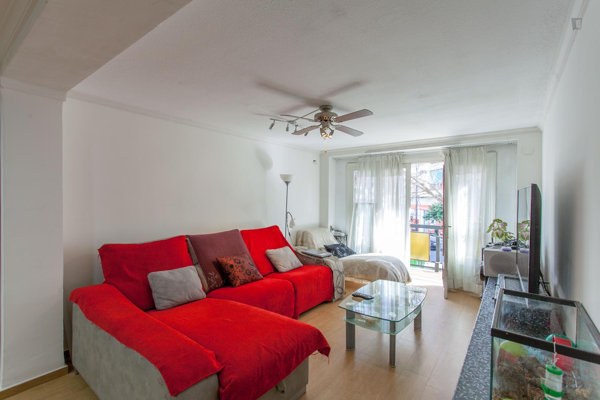 Suitable bedrooms in a very nice flat, in Marxalenes