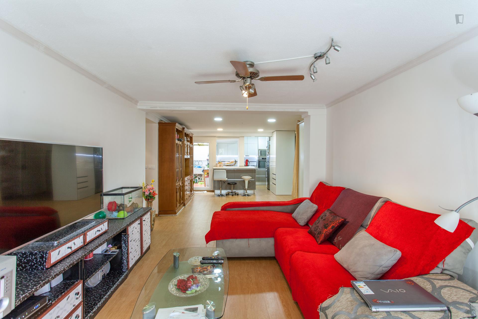 Suitable bedrooms in a very nice flat, in Marxalenes