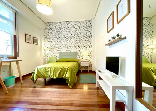 Welcoming single bedroom in the Matiko neighbourhood