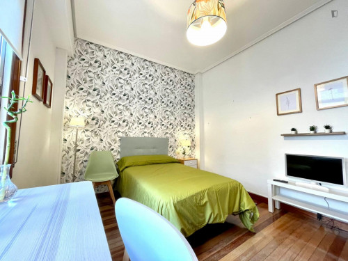 Welcoming single bedroom in the Matiko neighbourhood