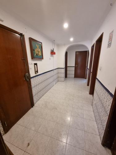 Bright twin bedroom in Agualva-Cacém