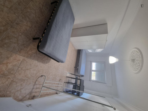 Bright twin bedroom in Agualva-Cacém
