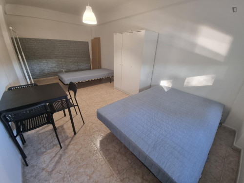 Bright twin bedroom in Agualva-Cacém