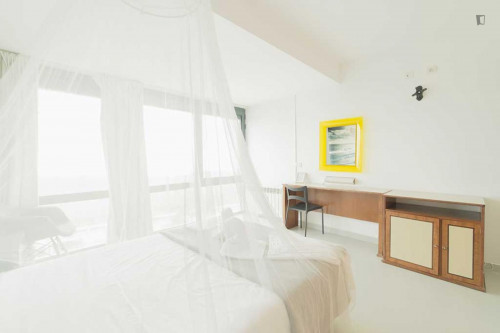 Appealing double bedroom in Sunny Arrifana