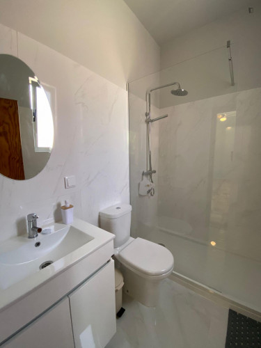 Excellent double ensuite bedroom in Ponta