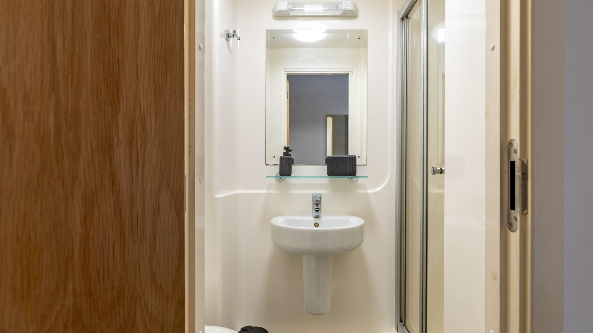 5 Bed Gold En-Suite - 7