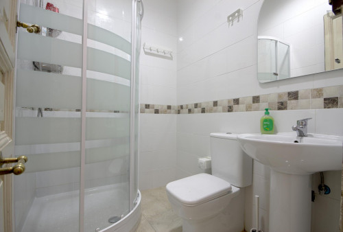 Very cool double bedroom in a 12-bedroom student flat, near the beautiful Plaza de Oriente - Gallery - 5