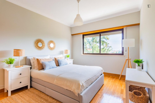 Spacious 3-Bedroom apartment with balcony in Bairro do Rosário