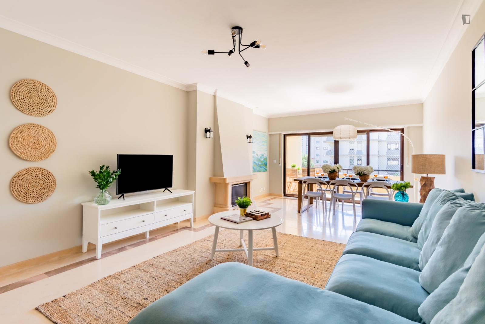  Spacious 3-Bedroom Apartment With Balcony In Bairro Do Rosário  -  Spacious 3-Bedroom apartment with balcony in Bairro do Rosário  - Gallery -  1