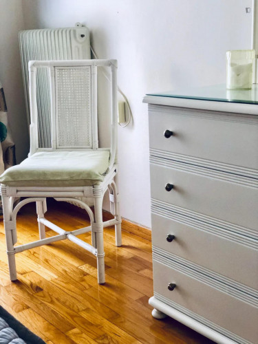 Stunning 2-bedroom near center of Varkiza