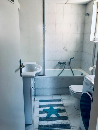 Stunning 2-bedroom near center of Varkiza