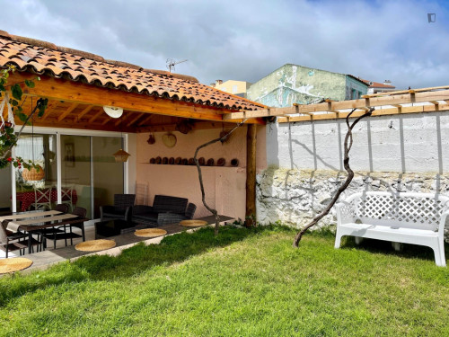 Amazing house with a beautiful garden in Ponta Delgada