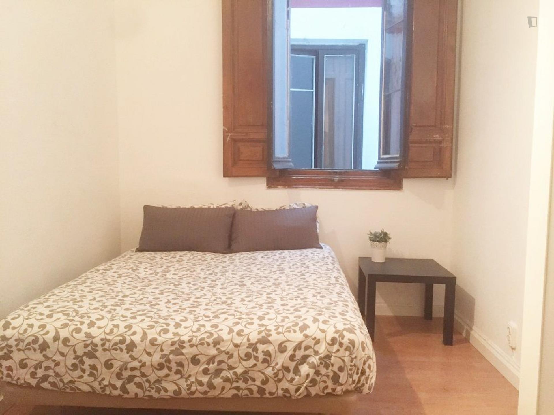 Double bedroom in Opera