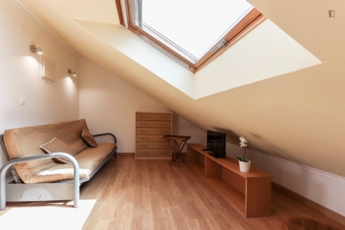 Stunning double bedroom close to Benfica train station