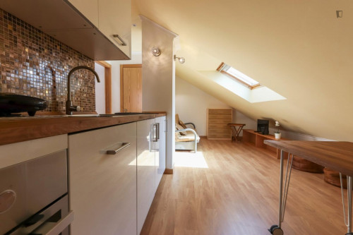 Stunning double bedroom close to Benfica train station