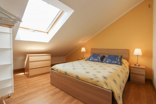 Stunning double bedroom close to Benfica train station