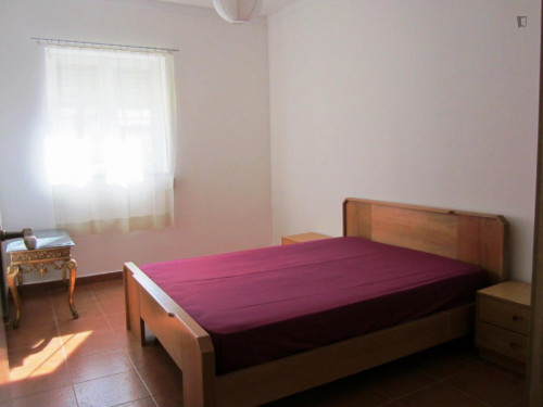 Charming double bedroom close to Reboleira metro station